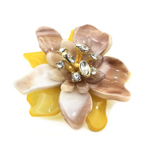 Manufacturers OEM Flower shape Resin Brooch women rhinestone brooches